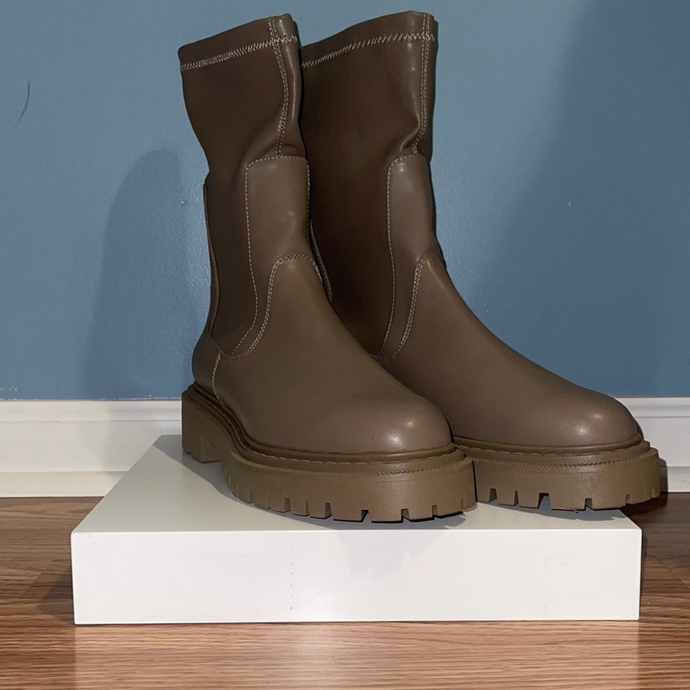 Olive green boots, woman’s shoes, size 10